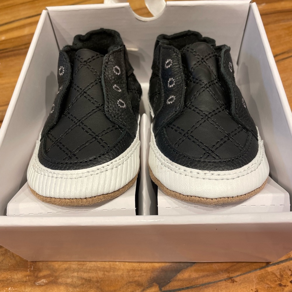 NIB ROBEEZ Soft Soles 12-18 mo Steve Quilted Black shoe